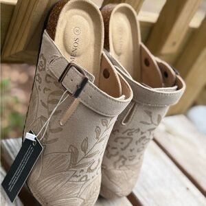Stylish Beige Clogs for Women
